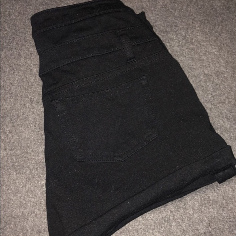 Black shorts - Picture 4 of 5